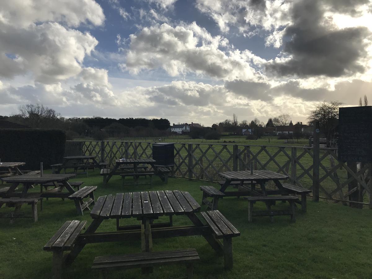 The Black Bull Inn Fyfield  Exterior photo